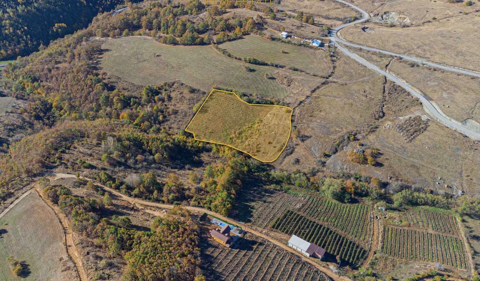 Tokë 1 hektar me qasje në asfalt dhe prrockë në Marec photo 5