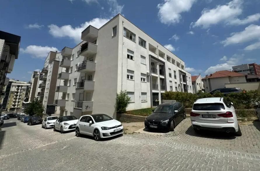 Banese moderne për shitje afër Rrugës B photo 4