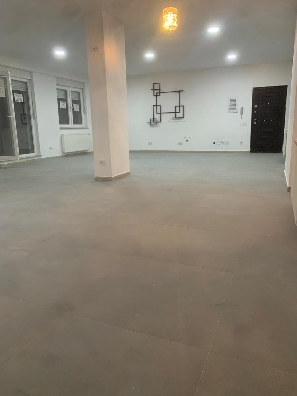 Banese moderne për shitje afër Rrugës B photo 7